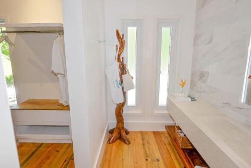 a bathroom with a wooden statue in the corner at Ibagari Boutique Hotel in Roatan