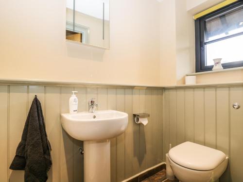 a bathroom with a sink and a toilet at Nine Acres Barn in Marlborough