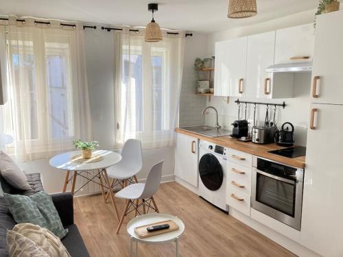 Kuchyň nebo kuchyňský kout v ubytování L'Appartement Vert