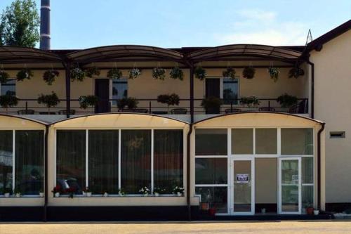 Gedung tempat guest house berlokasi