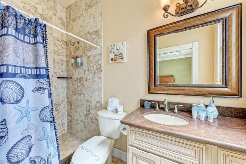 Et badeværelse på Anna Maria Island Surfside Bungalow