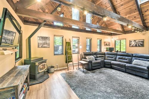 Pollock Pines A-Frame Chalet with Mod Updates! – Photos 5