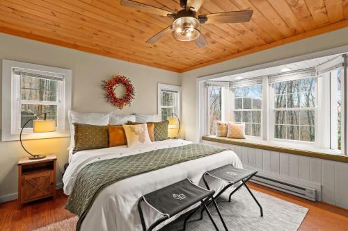 3BR Sleeps 6 Ski Cottage VIEWS – Photos 3