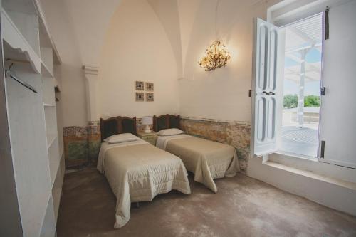 A bed or beds in a room at Masseria La Scalella - Fortificato