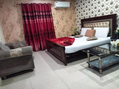 Ein Bett oder Betten in einem Zimmer der Unterkunft Hotel Paradise Plus