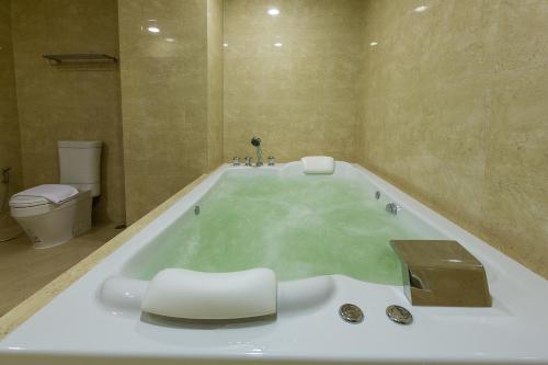 Ένα μπάνιο στο Riche Hua Hin Hotel - SHA Plus