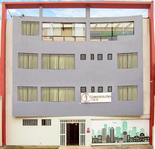 een weergave van de voorkant van een gebouw bij COSMOPOLITAN INN in Ventanilla