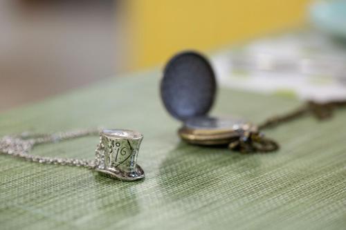 a small metal necklace on a table at B&B delle Meraviglie Salerno Hills in Pellezzano