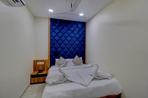 Postel nebo postele na pokoji v ubytování Ivory Suites