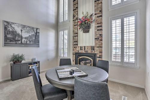Χώρος καθιστικού στο Home with Furnished Patio about 15 Mi to Dtwn Denver