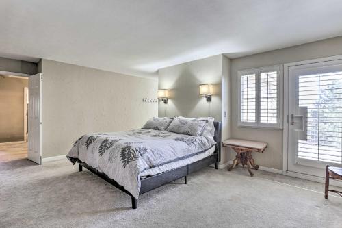 Ένα ή περισσότερα κρεβάτια σε δωμάτιο στο Home with Furnished Patio about 15 Mi to Dtwn Denver