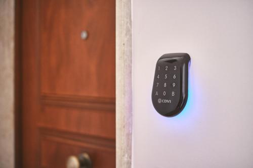 a close up of a door with a remote control on it at Michè luxury home - Appartamento vista mare a Trani in Trani