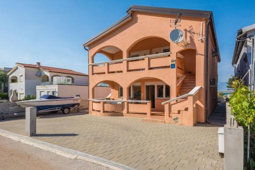 Apartments with a parking space Vir - 20201