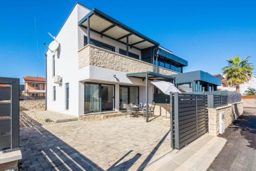 Fotografia z galérie ubytovania Holiday house with a parking space Vir - 20224 vo Viry