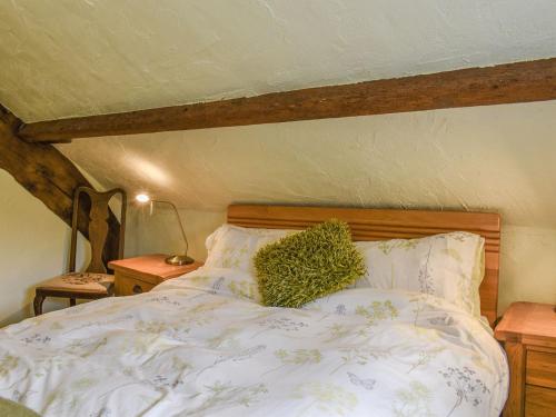 a bed with a wooden headboard and pillows on it at The Loft - Ukc6139 in Cartmel