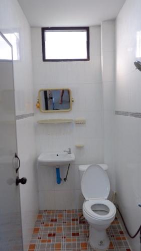 a bathroom with a toilet and a sink at WS HOUSE KRABI in Ban Ko Kwang