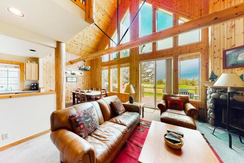 Ruang duduk di Cabin on the Green