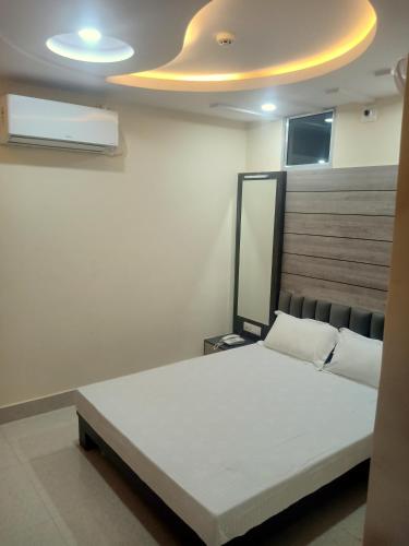 Cama o camas de una habitación en Hotel Shri Gourav