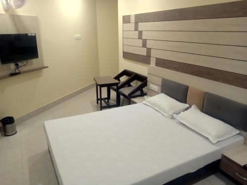 Cama o camas de una habitación en Hotel Shri Gourav
