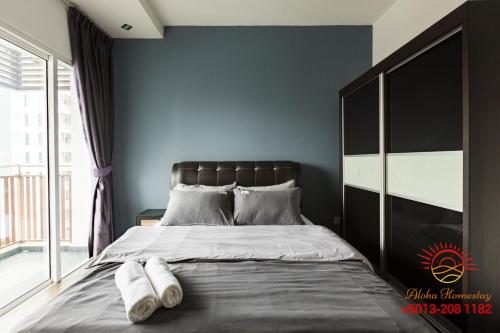 Postel nebo postele na pokoji v ubytování SETAPAK CENTRAL KL-zeta suite by ALOHA
