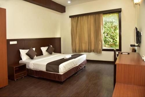 Giường trong phòng chung tại Homefort Stays Near 32 Avenue and Udyog Vihar Gurgaon