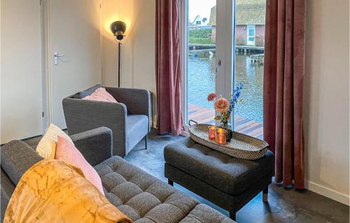 Χώρος καθιστικού στο 2 Bedroom Awesome Home In Breukelen