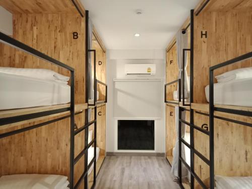 Ένα ή περισσότερα κρεβάτια σε δωμάτιο στο Lana Beds & Space