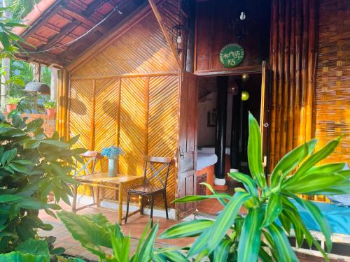 Jardín al aire libre en Under The Coconut Tree Hoi An Homestay