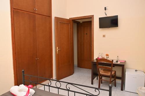 B&B a Capua - I PORTICI del centroにあるテレビまたはエンターテインメントセンター
