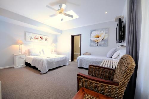 Tempat tidur dalam kamar di Beachwalk Bed and Breakfast - #Solar Energy #No Loadshedding