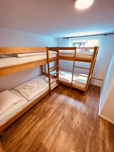 Letto o letti in una camera di PJagodic Hotel Cerklje - 5min to Airport