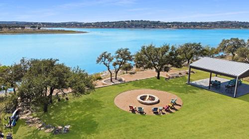 an overhead view of a park with people sitting on the grass at Tres A Lake Retreat in Canyon Lake