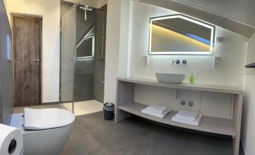 Ένα μπάνιο στο Ferienwohnung Atelier Simetsberg