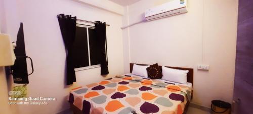 Cama o camas de una habitación en Hotel Jampore Inn