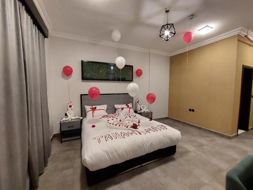 Ένα ή περισσότερα κρεβάτια σε δωμάτιο στο Karims Hotel