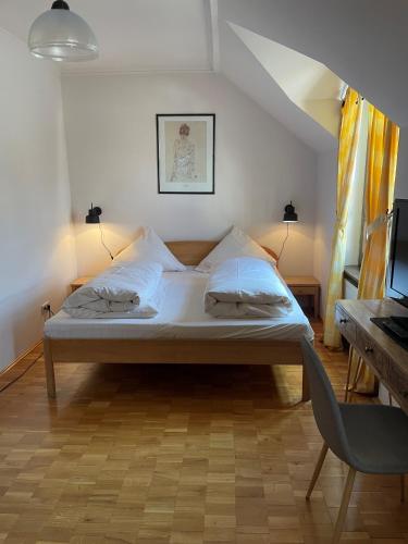 Postel nebo postele na pokoji v ubytování Landhotel Battenheimer Hof