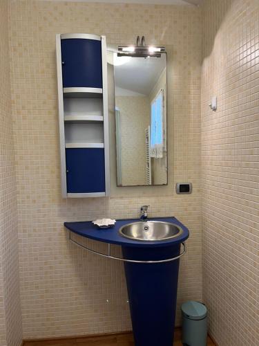 a bathroom with a sink and a mirror at Frida in Viareggio