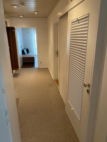 a hallway with a door leading to a room at Ferienwohnung Rauch in Pretzfeld
