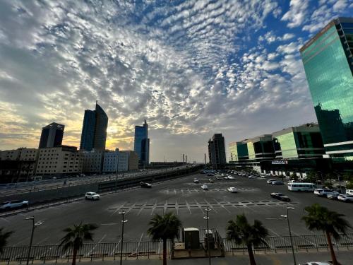 a view of a parking lot in a city at Mandarin residneces Alkhobar , شقق ماندارين الخبر in Al Khobar