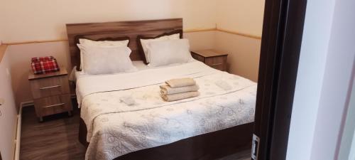 a bedroom with a bed with two towels on it at Apartment Giorgi in Sighnaghi in Sighnaghi