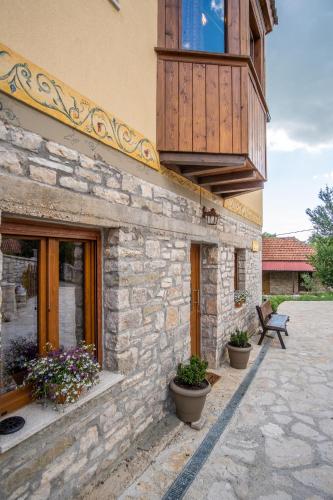 a building with a balcony on the side of it at villa Melissa in Kostitsi
