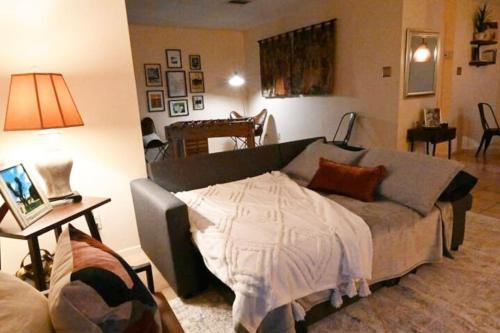 a living room with a couch and a table at Place de la Rio Grand in Brownsville