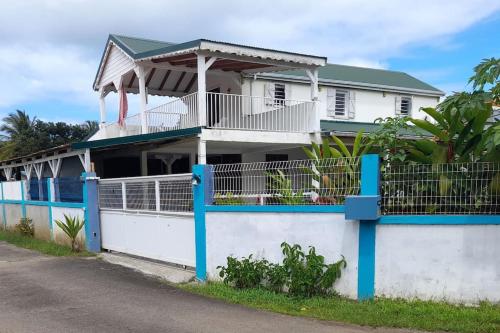 LaPetite Maison, Maison spacieuse & calme avec parking, proche plages Sainte-Rose