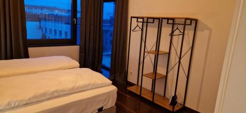 Llit o llits en una habitació de Homey Apartments Harbor Suite - Parking Two Bathrooms Netflix Sea view