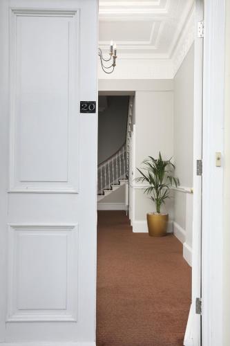 エディンバラにあるCairn Hotel & Apartmentsのギャラリーの写真