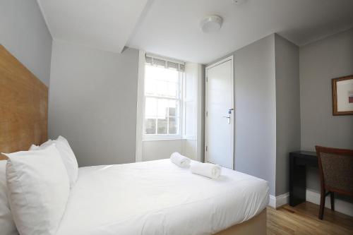 Cairn Hotel & Apartmentsにあるベッド