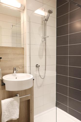 Cairn Hotel & Apartmentsにあるバスルーム