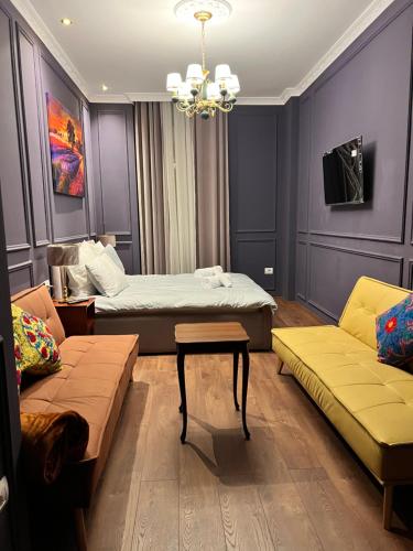 TV a/nebo společenská místnost v ubytování Amo's Hotel