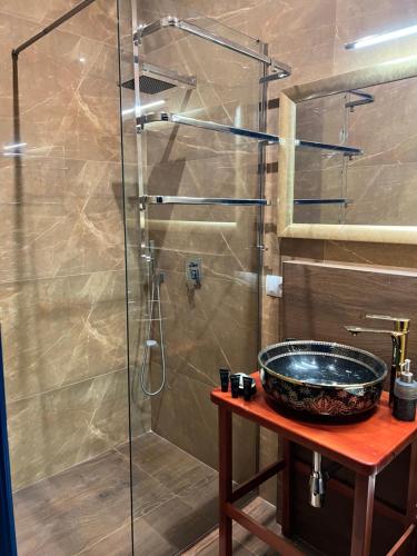 Un baño de Amo's Hotel