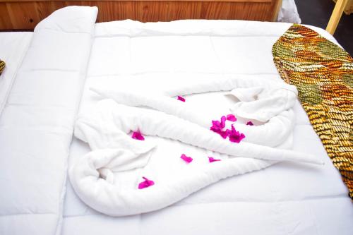 Katil atau katil-katil dalam bilik di Uhuru Hotel & Restaurant